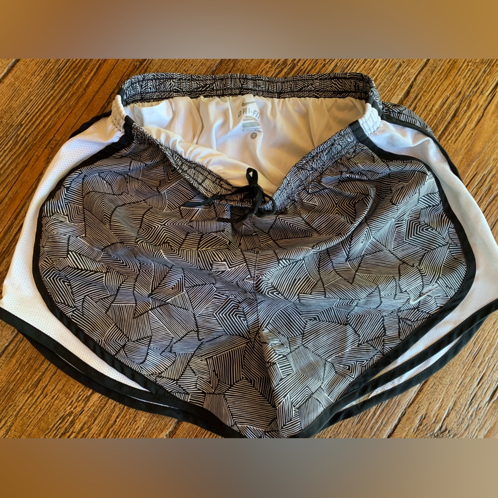 Nike Dry Fit Women’s Shorts Size Small with Black & White Herringbone Pattern
